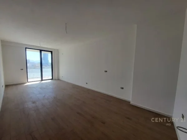 Tirane, jepet me qera zyre Kati 9, 116 m² 900 € (GOLDEN TOWER)