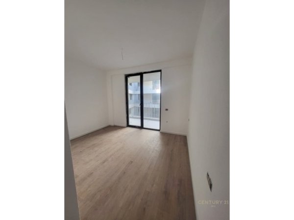 Tirane, jepet me qera zyre Kati 9, 116 m² 900 € (GOLDEN TOWER)