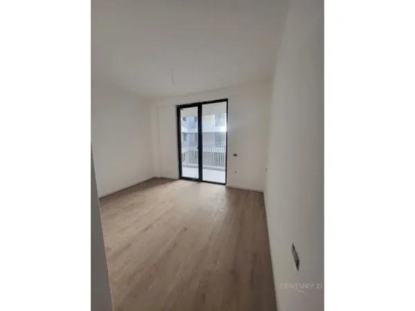 Tirane, jepet me qera zyre Kati 9, 116 m² 900 € (GOLDEN TOWER)