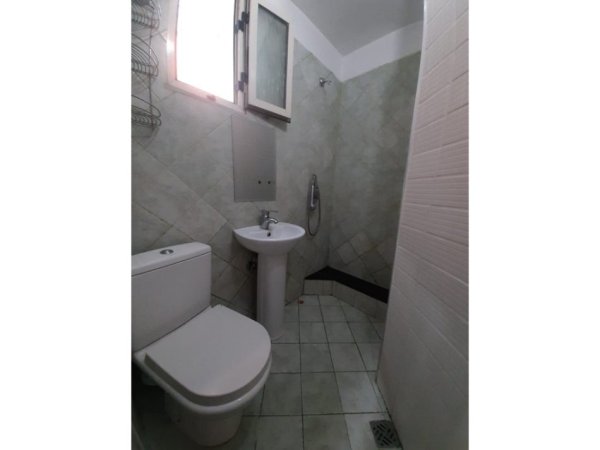 Tirane, jepet me qera apartament 1+1 Kati 2, 450 € (zonen e Frigoriferit 5 MAJ)