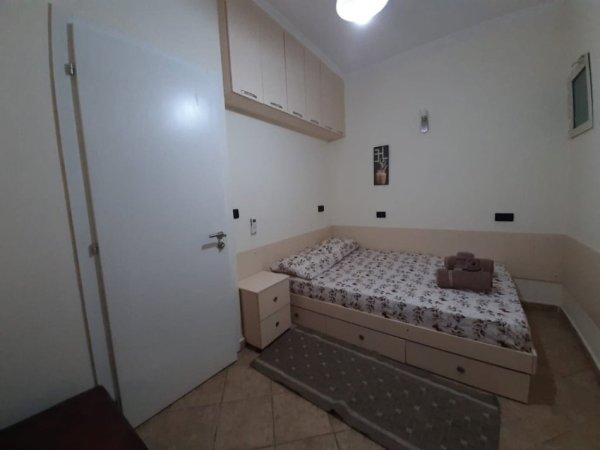Tirane, jepet me qera apartament 1+1 Kati 2, 450 € (zonen e Frigoriferit 5 MAJ)
