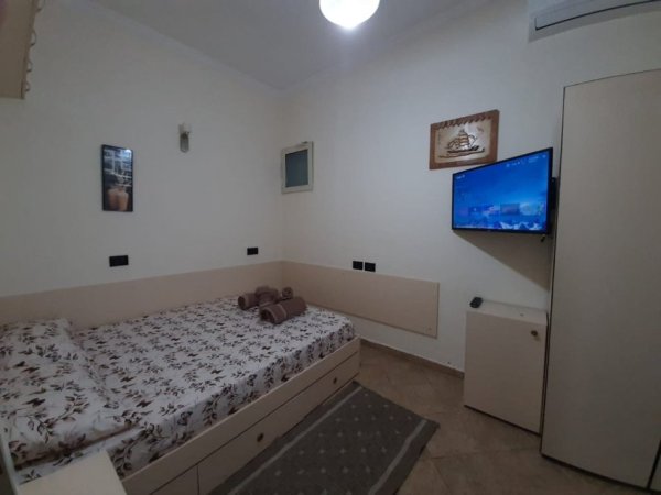 Tirane, jepet me qera apartament 1+1 Kati 2, 450 € (zonen e Frigoriferit 5 MAJ)