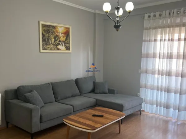 Tirane, jepet me qera apartament 1+1+Ballkon Kati 2, 78 m² 780 € 