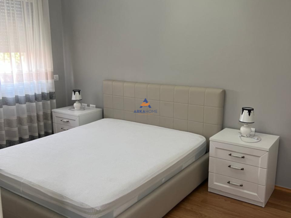 Tirane, jepet me qera apartament 1+1+Ballkon Kati 2, 78 m² 780 € 