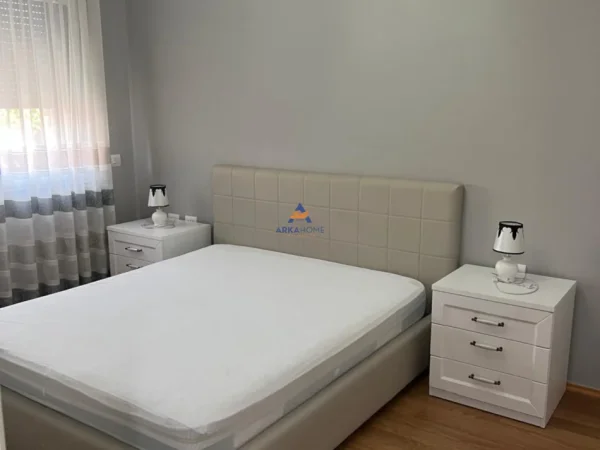 Tirane, jepet me qera apartament 1+1+Ballkon Kati 2, 78 m² 780 € 