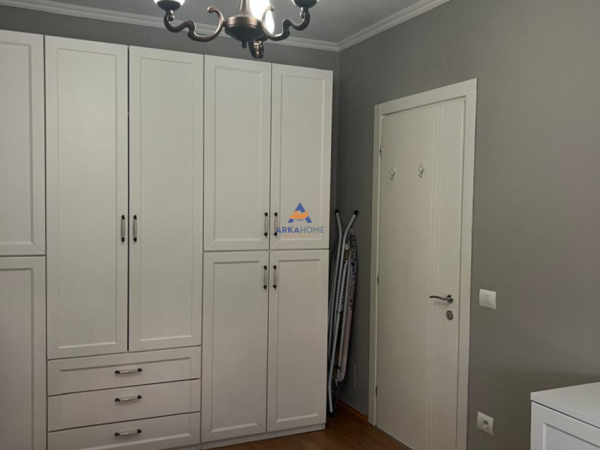 Tirane, jepet me qera apartament 1+1+Ballkon Kati 2, 78 m² 780 € 