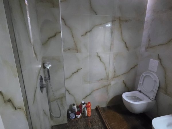 Tirane, shitet apartament 3+1 , 145 m² 299.000 € (selvia)