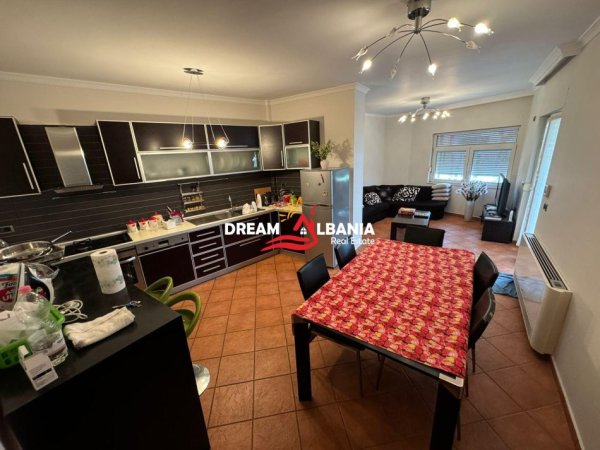 Tirane, jepet me qera apartament 2+1 , 130 m² 700 € (ne Don Bosko, prane Bar Artistit)