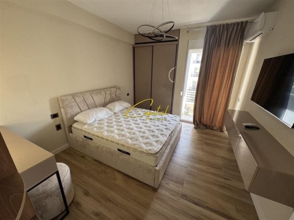 Tirane, jepet me qera apartament 1+1 Kati 7, 70 m² 600 € ( Kompleksi Star )