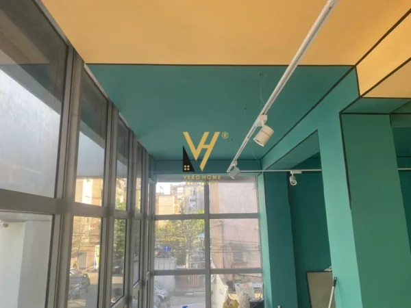 Tirane, jepet me qera zyre Kati 1, 80 m² 1.050 € (IRFAN TOMINI)