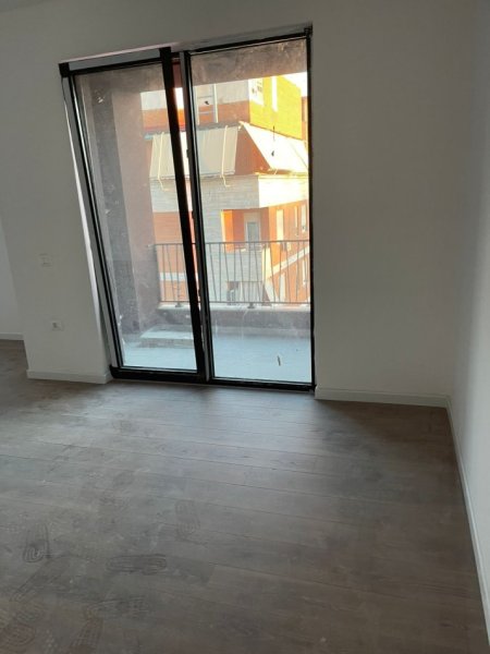Tirane, jap me qera apartament 2+1 Kati 6, 90 m² 1.000 € (Rruga Myslym Shyri)