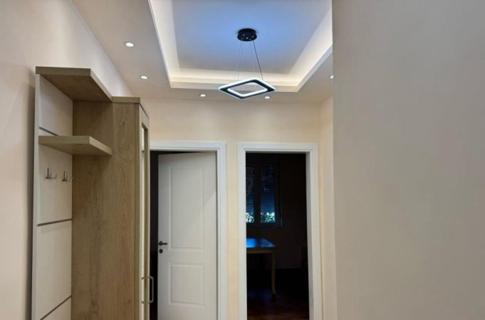 Tirane, jepet me qera apartament 2+1 Kati 3, 74 m² 600 € (SELVIA)