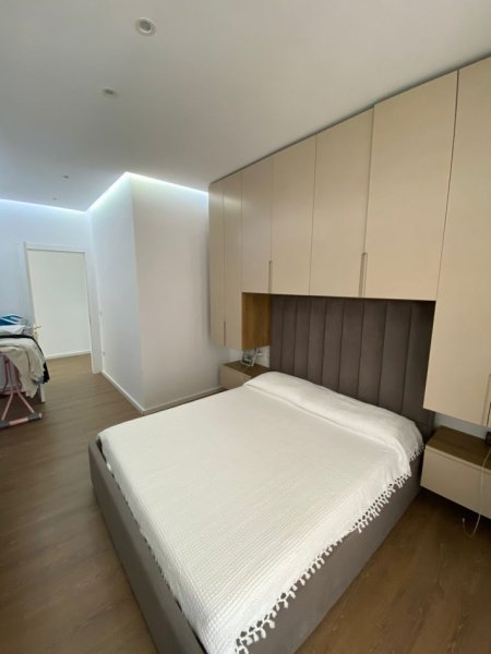 Tirane, shes apartament 3+1+Ballkon , 150 m² 320.000.000 € (Rruga Jordan Misja)