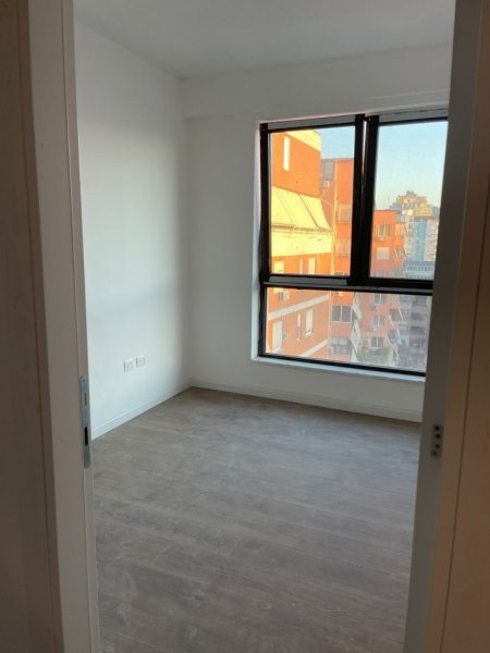 Tirane, jepet me qera zyre Kati 6, 90 m² 1.000 € (MYSLYM SHYRI)
