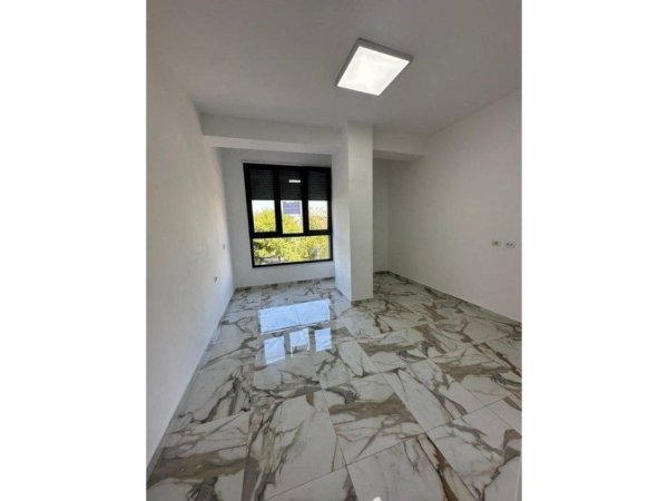 Tirane, jepet me qera apartament 2+1 Kati 1, 600 € 