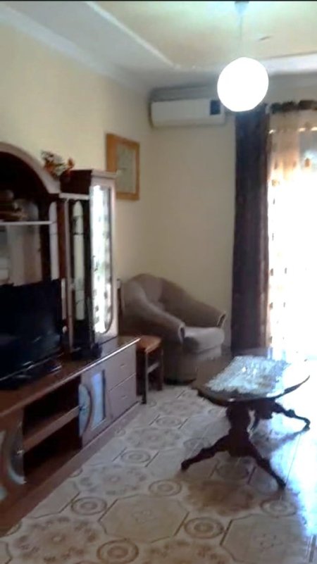 Tirane, jepet me qera Vile 1+1+Aneks+Ballkon Kati 2, 105 m² 410 € (Rruga Gjon Mili)