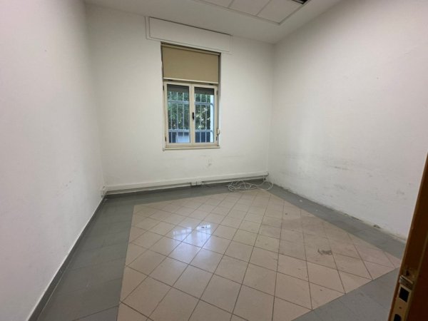 Tirane, jepet me qera zyre Kati 0, 280 m² 6.000 € (Kullat Binjake)