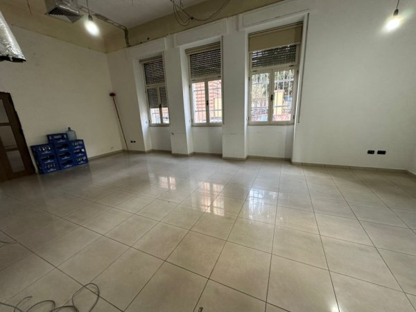 Tirane, jepet me qera zyre Kati 0, 280 m² 6.000 € (Kullat Binjake)