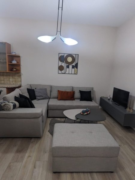 Jepet Hyrje me Qera 2+1 ne Vasil Shanto ,600 €uro ,familje