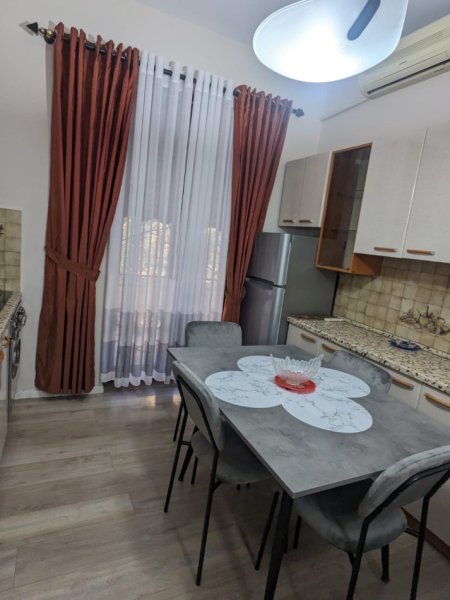 Jepet Hyrje me Qera 2+1 ne Vasil Shanto ,600 €uro ,familje