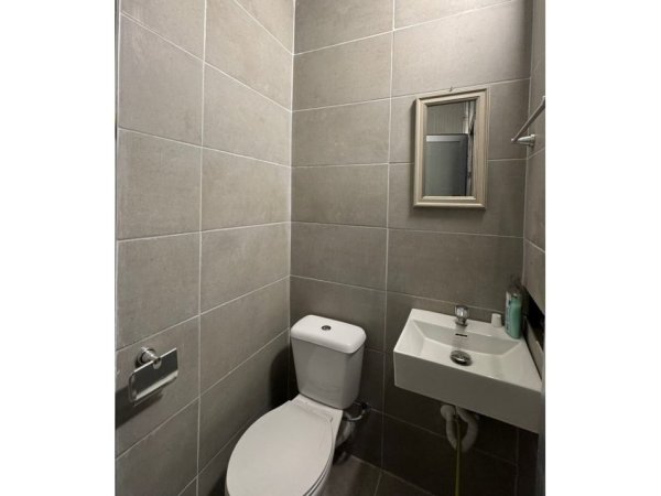 Tirane, jepet me qera ambjent biznesi Kati 0, 30 m² 500 € 