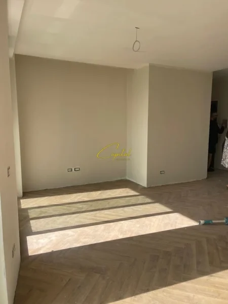 Tirane, jepet me qera apartament 2+1 Kati 12, 105 m² 800 € (REZIDENCA GOLDEN TOWER)