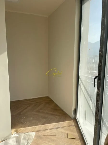 Tirane, jepet me qera apartament 2+1 Kati 12, 105 m² 800 € (REZIDENCA GOLDEN TOWER)