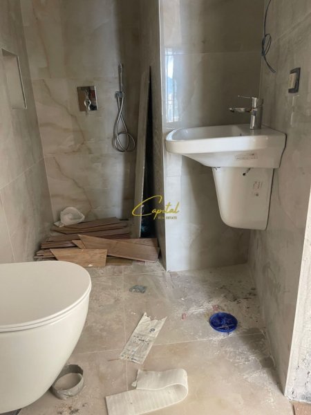 Tirane, jepet me qera apartament 2+1 Kati 12, 105 m² 800 € (REZIDENCA GOLDEN TOWER)