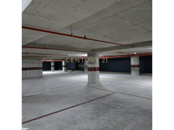 Apartament 2+1+2 me Post Parkimi për qira  1.300 € (Rruga Mine Peza)