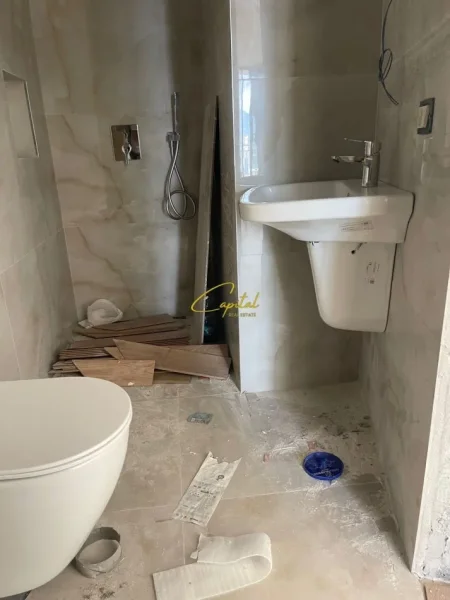 Tirane, jepet me qera zyre Kati 12, 105 m² 800 € (REZODENCA GOLDEN TOWER)