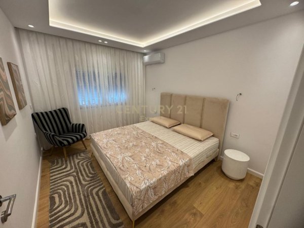 Tirane, jepet me qera apartament 1+1 Kati 7, 62 m² 700 € (RRUGA MINE PEZA)