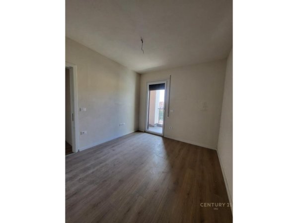 jepet me qera apartament 2+1 +post Parkimi tek Trio Towers Kati 1, 75 m² 550 € (Don Bosko)