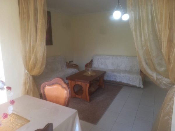 Tirane, jepet me qera apartament 2+1 Kati 3, 81 m² 600 € (Prane Inxhinjerise, ne 21 Dhjetori)