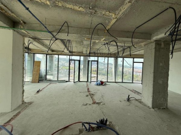 Tirane, jepet me qera ambjent biznesi Kati 15, 233 m² 5.000 € 