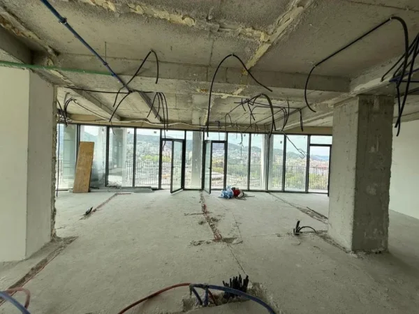 Tirane, jepet me qera ambjent biznesi Kati 15, 233 m² 5.000 € 