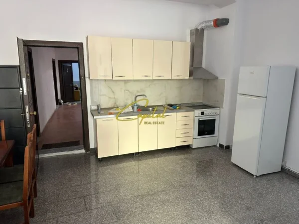 Tirane, jepet me qera apartament 2+1 Kati 1, 100 m² 650 € (BULEVARDI I RI)