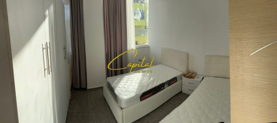 Tirane, jepet me qera apartament 2+1 Kati 1, 100 m² 650 € (BULEVARDI I RI)