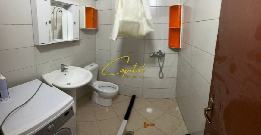 Tirane, jepet me qera apartament 2+1 Kati 1, 100 m² 650 € (BULEVARDI I RI)