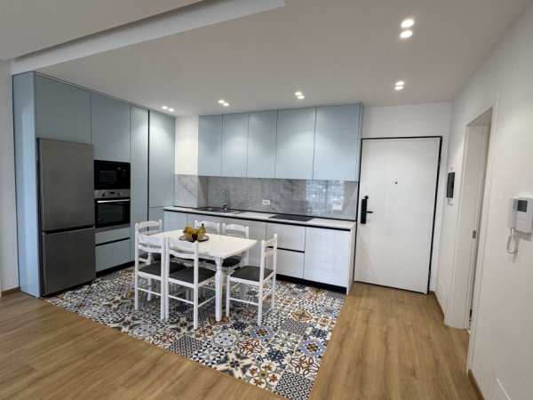 Vlore, jepet me qera apartament 2+1+Ballkon Kati 9, 120 m² 700 €