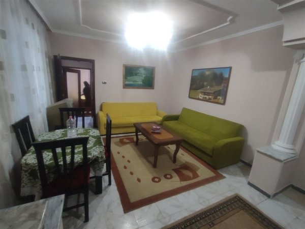 Tirane, jepet me qera apartament 2+1+Ballkon Kati 1, 120 m² 400 € (STACIONI TRENIT)