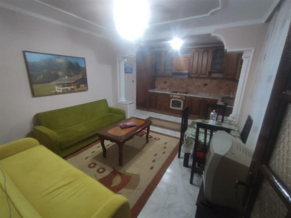 Tirane, jepet me qera apartament 2+1+Ballkon Kati 1, 120 m² 400 € (STACIONI TRENIT)