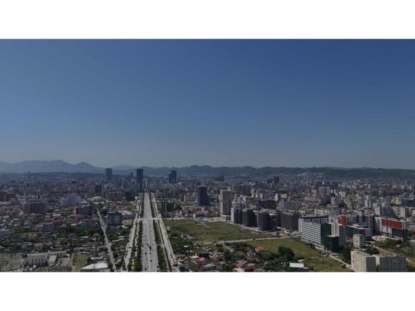 Tirane, jepet me qera ambjent biznesi Kati 0, 418 m² 3.500 € (Bulevardi i RI)