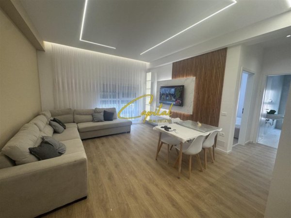 Tirane, jepet me qera apartament 1+1 Kati 3, 70 m² 500 € (ALI DEMI)