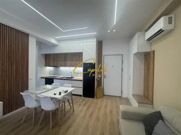Tirane, jepet me qera apartament 1+1 Kati 3, 70 m² 500 € (ALI DEMI)