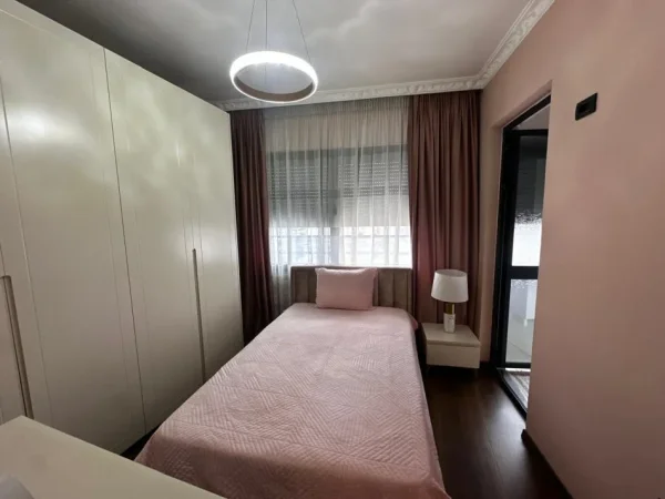 Tirane, shes apartament 3+1+Ballkon Kati 8, 112 m² 168.000 €