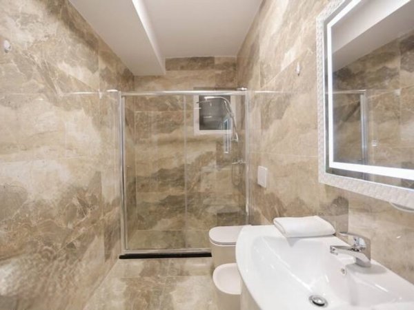 Shqiperi, jepet me qera apartament 2+1 Kati 2, 85 m² 750 € (Sheshi Wilson)