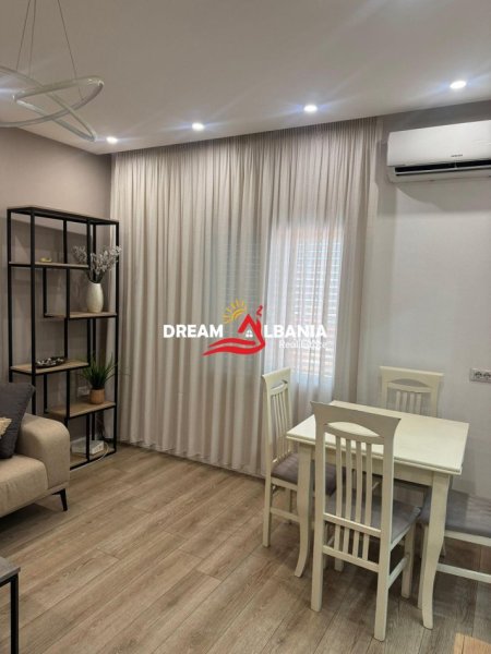 Tirane, jepet me qera apartament 1+1 , 60 m² 600 € (ish restorant Durresi)