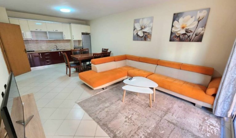 Tirane, jepet me qera apartament 2+1+Ballkon Kati 4, 110 m² 500 € (astir prane eco market)