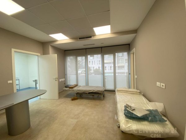 Tirane, jepet me qera ambjent biznesi Kati 1, 150 m² 2.700 € (Kika 2, Komuna e Parisit)