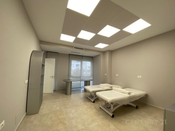 Tirane, jepet me qera ambjent biznesi Kati 1, 150 m² 2.700 € (Kika 2, Komuna e Parisit)